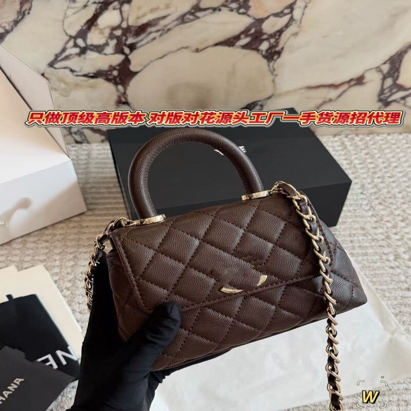 Xiangjia diamond-patterned chain shoulder bag, small and stylish, with a caviar-like texture, versatile for casual wear, large capacity, and can be carried by hand or worn crossbody