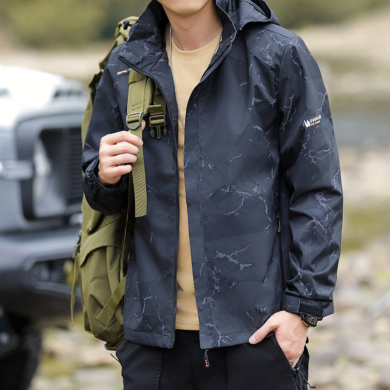 Chaqueta de hombre Primavera y otoño Chaqueta a prueba de agua y viento Chaqueta de camuflaje de tendencia de ocio y deportes al aire libre para hombre