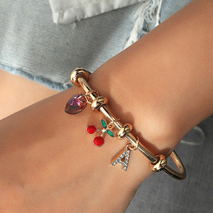 Vente En Gros Bijoux En Acier Inoxydable Creux Soleil Lune Couple Bracelet Ensemble Nihaojewelry display picture 3