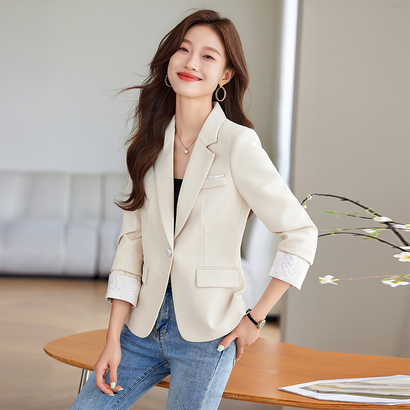 Beige Suit Jacket Women's Little 2024 New Spring and Autumn Elegant Slim-fit Top Sense Fried Street Suit