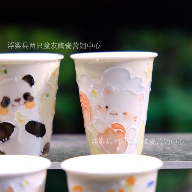 一口の杯の手描きのパンダの茶器はお茶の杯の主人の杯の陶磁器の水の杯の客の杯の工夫の茶器のコップの景徳鎮を浸します。|undefined