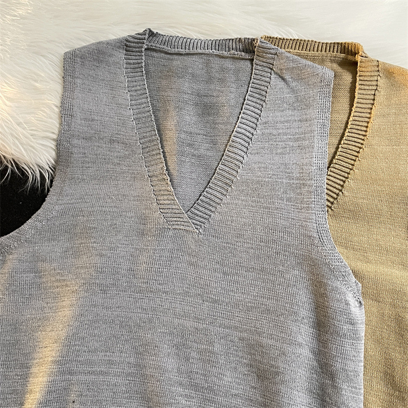 Demi-season knitted universal vest