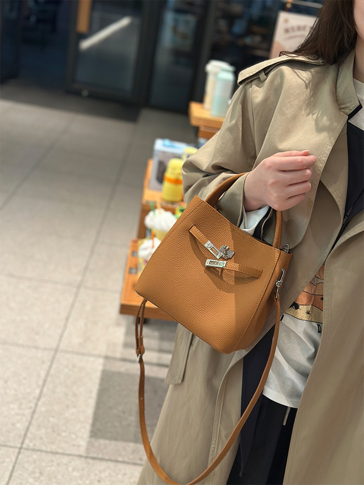 2025 New Genuine Leather Fashion Handbag Bucket Bag High-End Kelly Bag Versatile Shoulder Crossbody Bag Top Layer Cowhide