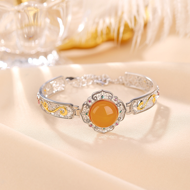 Vòng tay nữ bạc S925 đính charm sáp ong mặt trứng hoa mẫu đơn phong cách quốc gia cao cấp — Một chiếc