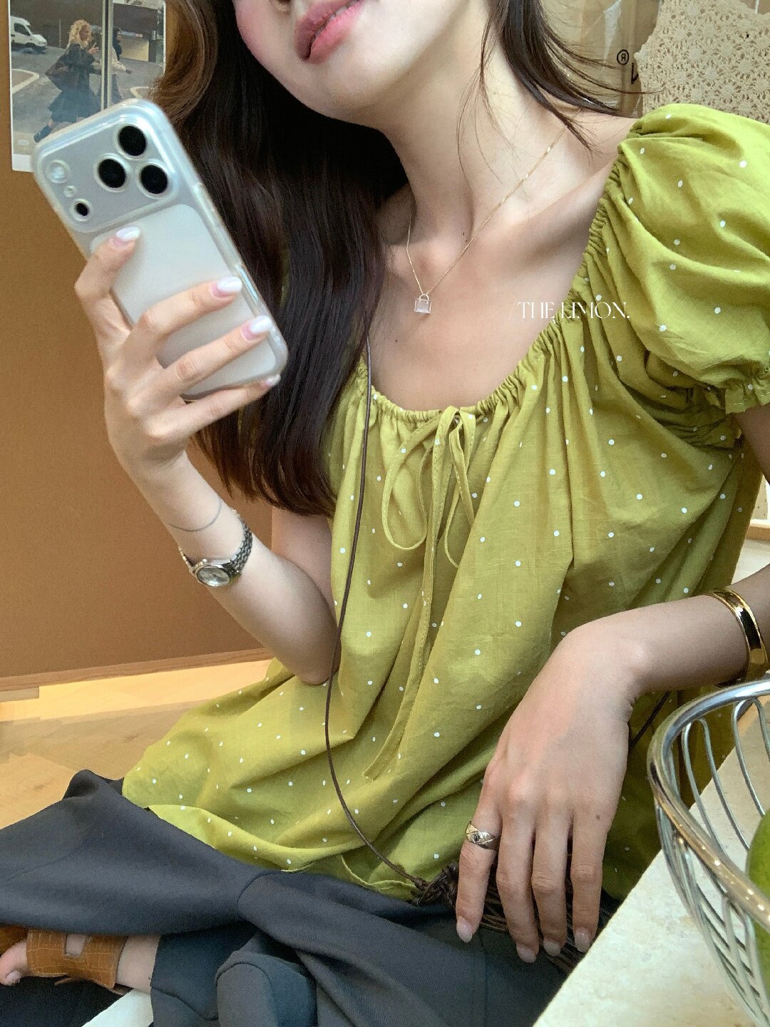 Áo sơ mi nữ tay bồng chấm bi phong cách Nhật, cổ dây rút, dáng suông trẻ trung — màu đen, màu trắng, xanh lá cây chi tiết 33