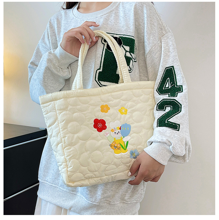 2023 Borsa da donna nuova Borsa a mano con coniglio tulipano ricamato Borsa da ascella per pendolari per ragazza carina cartone animato di grande capacità_voghion.com