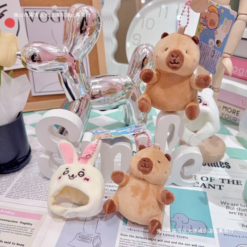 漫画自虐的なクマの帽子モルモットぬいぐるみ人形カピバラ人形小さなペンダント漫画クリエイティブヘッドギアモルモット|undefined