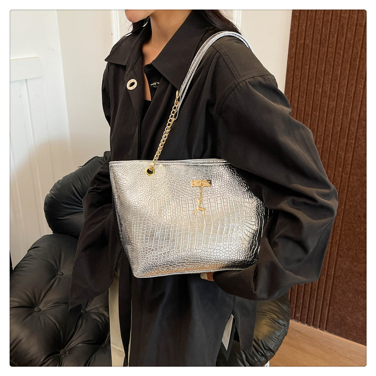 Krokodillemønster, lyst ansikt, 2024, ny mote, koreansk utgave, stor kapasitet, enkel håndholdt dameveske_voghion.com