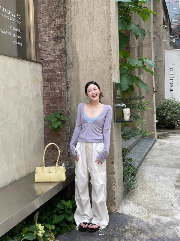 气质辣妹风大领口设计感紫色T恤女2025新款修身显瘦百搭长袖上衣|undefined