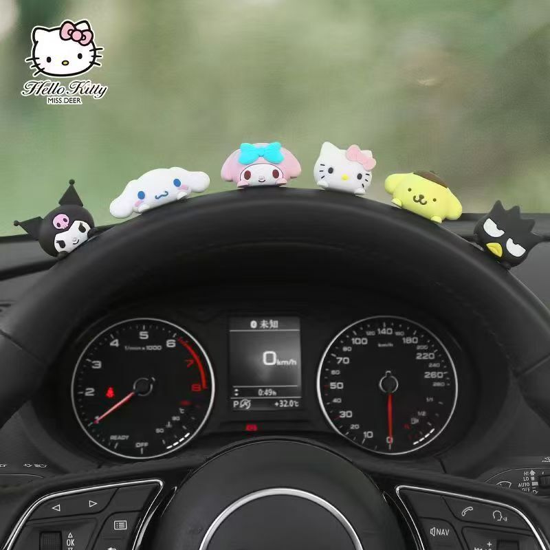 車のアニメのかわいい置物のネットの赤い爆発の車の吹き出しは車内の中で台の用品の防水の日よけを飾ります。|undefined