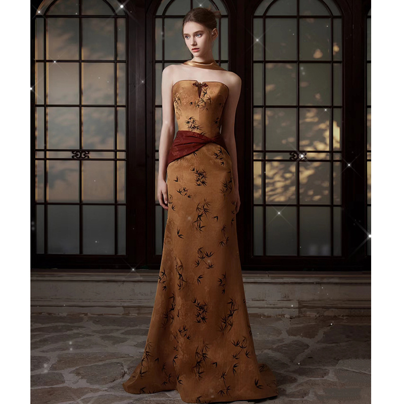 New Chinese-Style Morning Robe for Female Brides 2025 New High-End Small Tail Engagement Dress Retro Tube Top Toast Dress