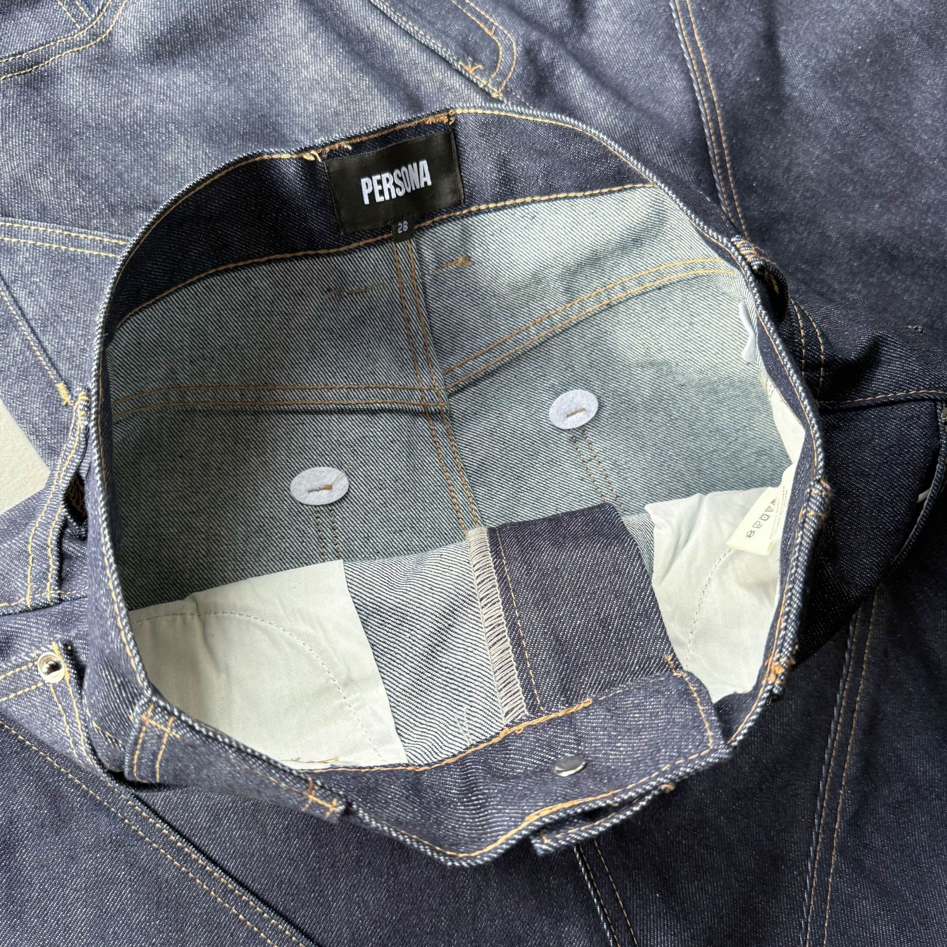 Raw Denim Herrenjeans Mit Geometrischem Schnitt Und Weiter Passform_voghion.com