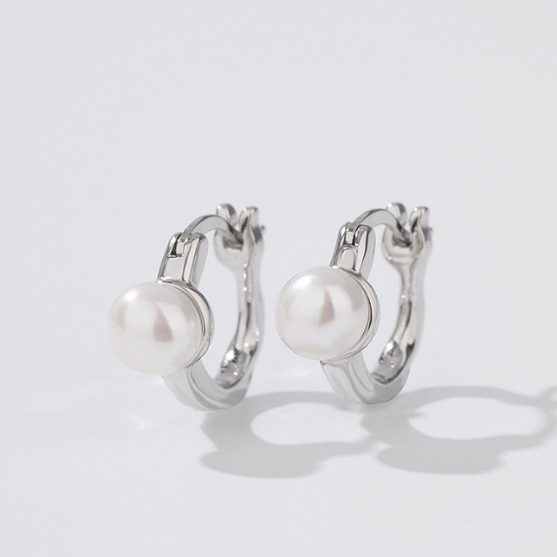 Pendientes de perlas de agua dulce de plata de ley S925 Pendientes de verano femenino Diseño de lujo ligero Pendientes de alta gama Temperamento de madre