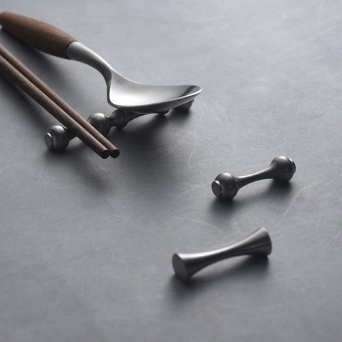 Creative chopstick holder Japanese chopstick pillow 304 stainless steel retro old home hotel tableware holder table chopstick holder