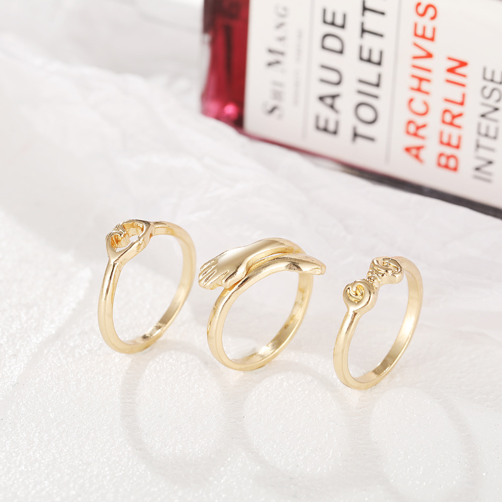 2021 Creative Simple Temperament Women's Jewelry Geometric Twist Alloy Hug Arm Ring 3-piece Set display picture 5