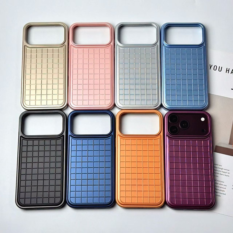 Suitable for iPhone 18, this suitcase-style phone case features a high-end design with a diamond-patterned aluminum-magnesium alloy finish, and is available for the 17 Pro Max and 18 models