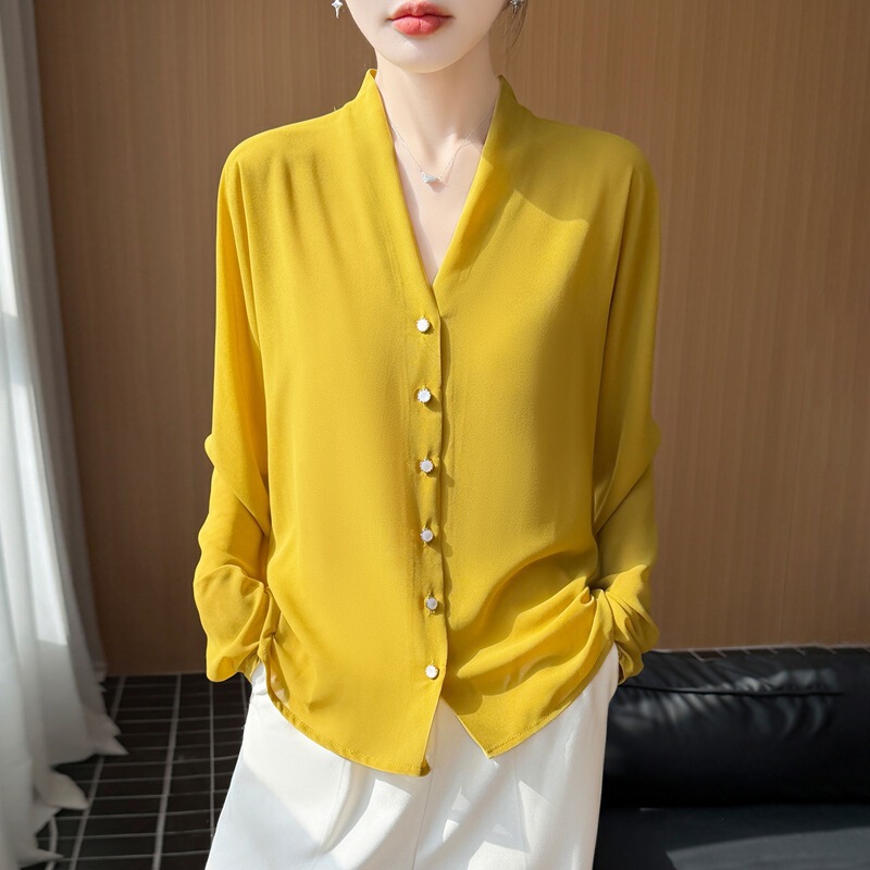 Elegant V-Neck Women's Long-Sleeve Thin Sun-Protective Cardigan, Intellectual Chiffon Blouse Paired with a Skirt Elegant V-Neck Women's Long-Sleeve Thin Sun-Protective Cardigan, Intellectual Chiffon Blouse Paired with a Skirt