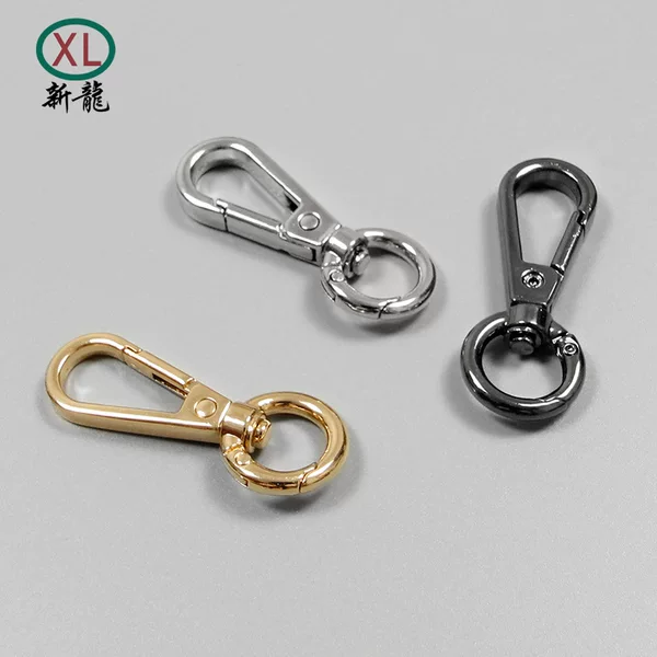 Wholesale multi-color small plate buckle luggage hardware accessories pet dog buckle rotating keychain women's bag hook buckle in stock