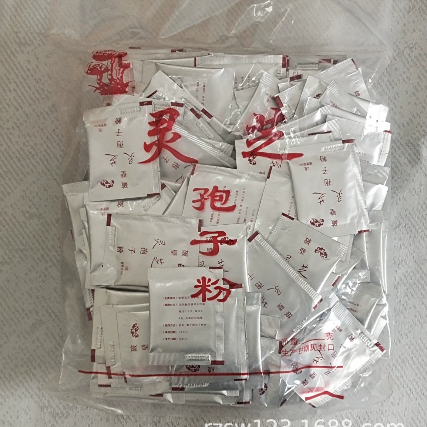 Производитель поставляет сушеный гриб Ганодерма лусидум, порошок спор ганодермы в различных упаковках, мелкий порошок ганодермы, порошок гриба тюха, OEM-производство на заказ.