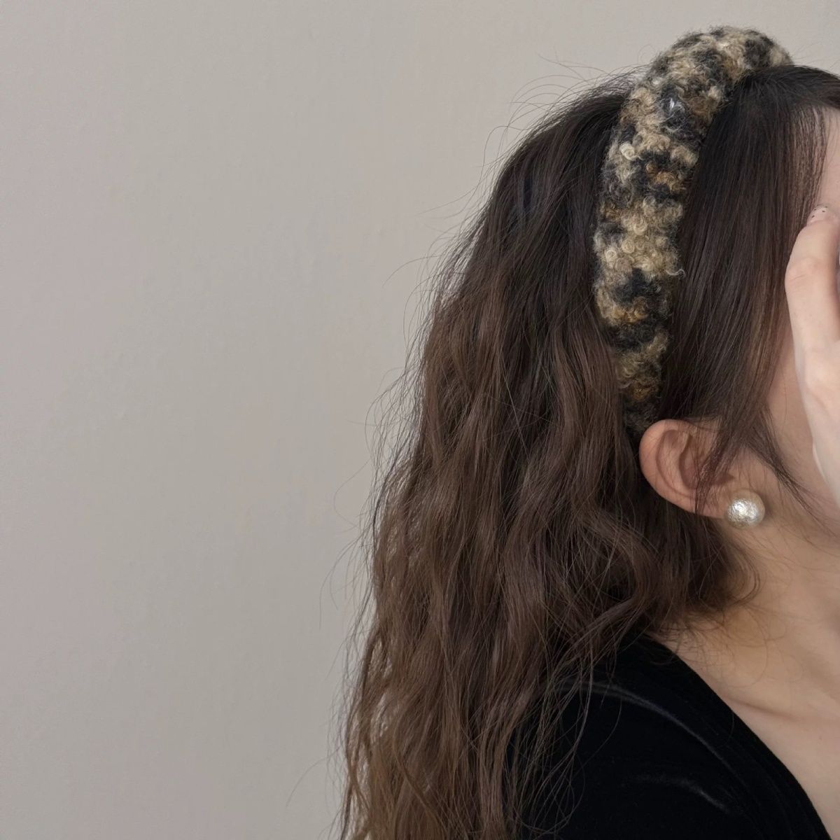 Otoño y invierno de alta calidad cordero estampado leopardo nuevo estilo de moda cabeza de cabeza de alto cinturón de peluche universal fuera de la tarjeta de pelo