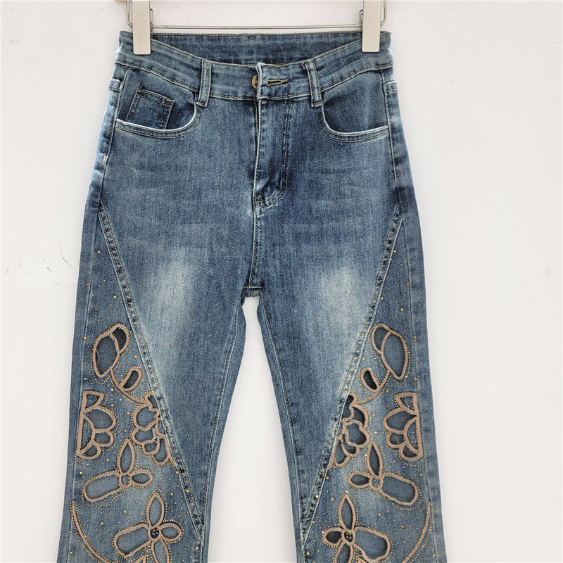 Verano nueva moda, industria pesada, diamantes calientes, jeans bordados huecos, el temperamento femenino es delgado y versátil, pantalones micro-lat de nueve puntos image 2