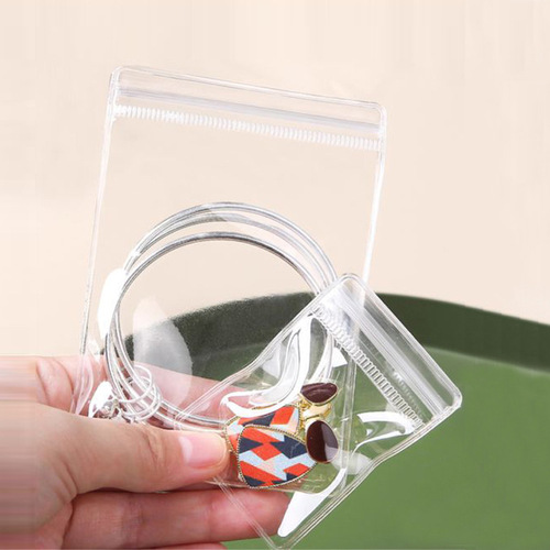 Jewelry storage sealable bags, PVC transparent self-sealing bags, cards, jewelry, collectibles, squeeze-on stickers with hanging loops and anti-oxidation feature.