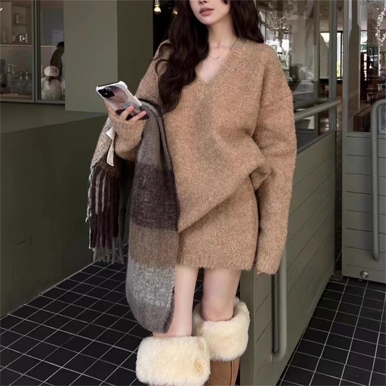 High-end feeling small fragrance style sweater suit women's 2024 autumn and winter new thick V-neck top knitted overskirt two-piece set