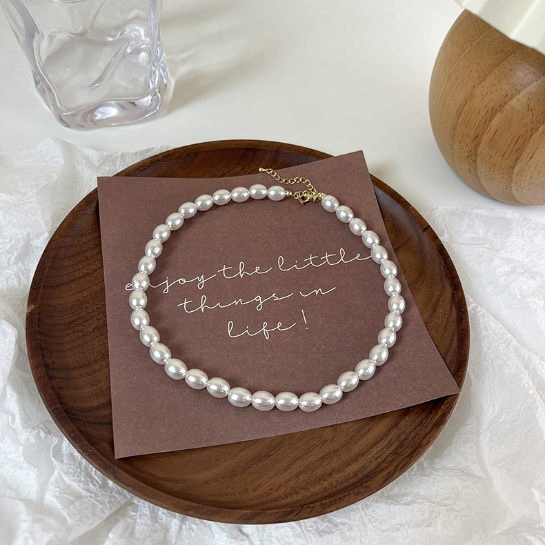 Mode Retro Ovale Perlenkette Einfache Halskette display picture 4