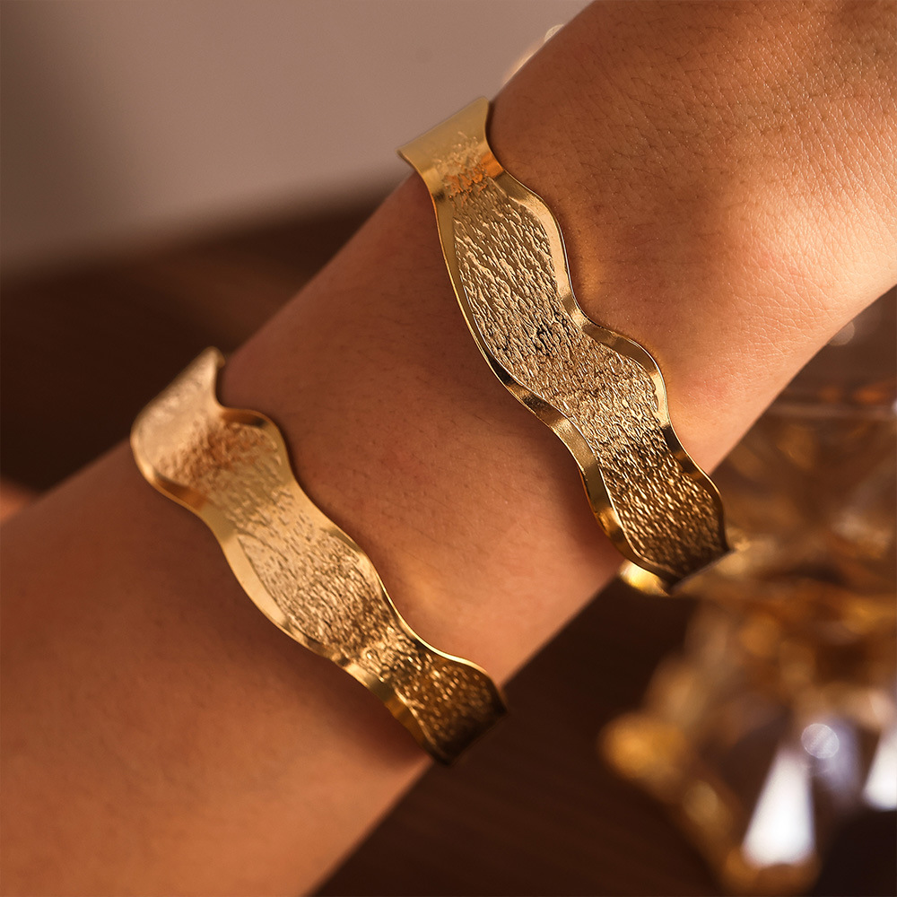 Square Sugar Ripple Irregular Opening Bracelet Titanium Steel Non Fading Personalized C-shaped Bracelet_voghion.com
