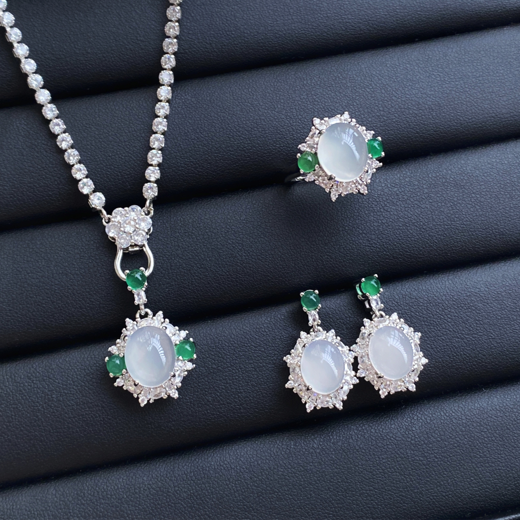 Agate set white jade