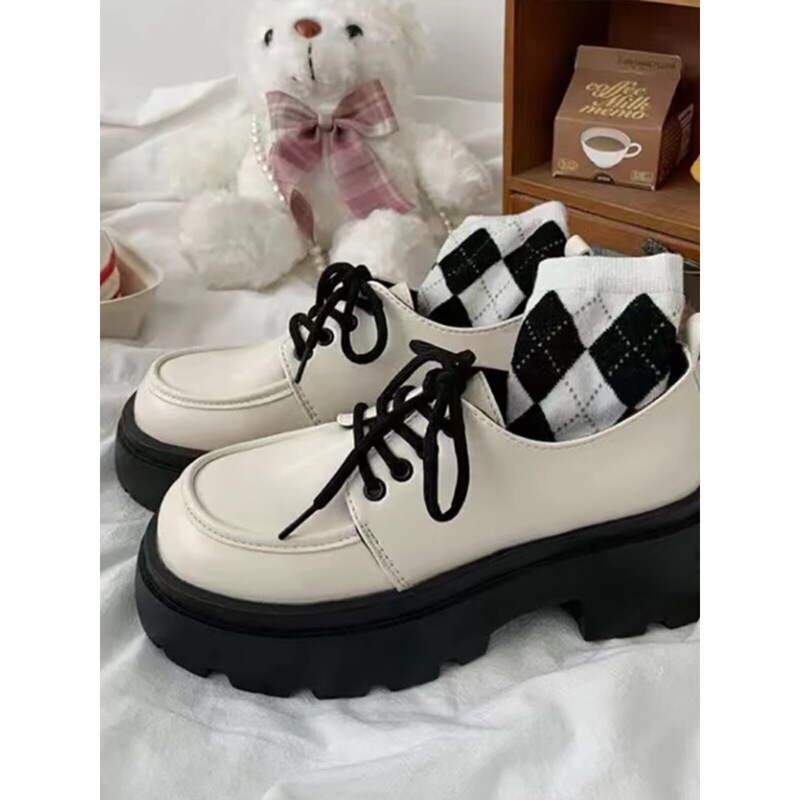 Artistic and vintage white leather loafers for women, featuring a thick sole for added height, a 2026 spring/autumn new collection, and a versatile British style Artistic and vintage white leather loafers for women, featuring a thick sole for added height, a 2026 spring/autumn new collection, and a versatile British style