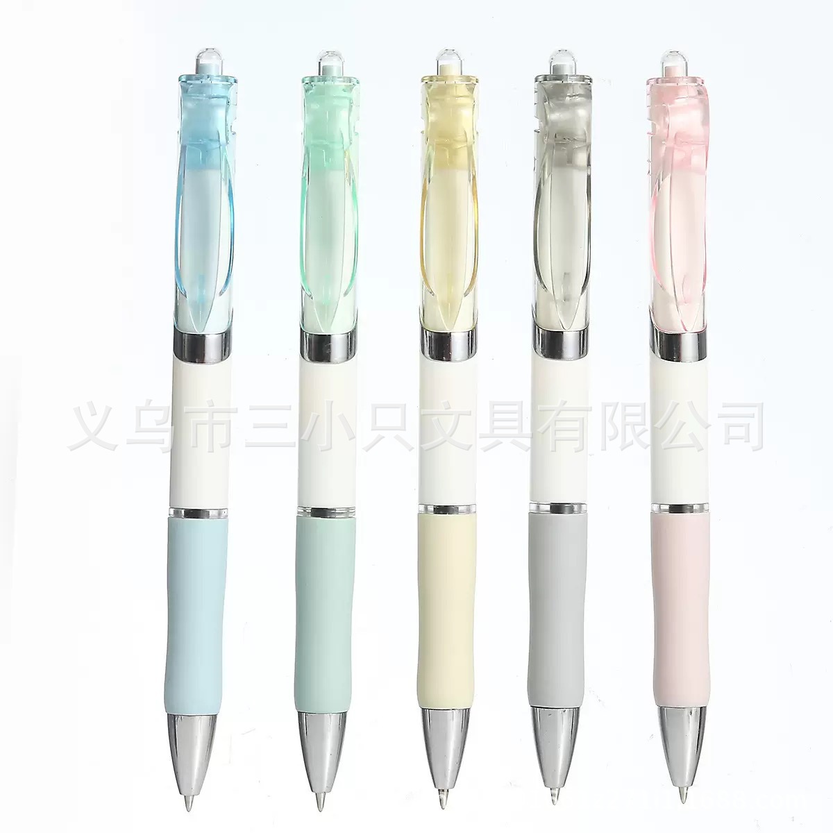 무작위로 하나를 섞어