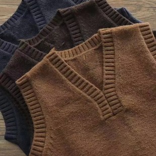 Retro caramel brown V-neck waistcoat sweater for women Autumn new design sense niche sleeveless knitted vest