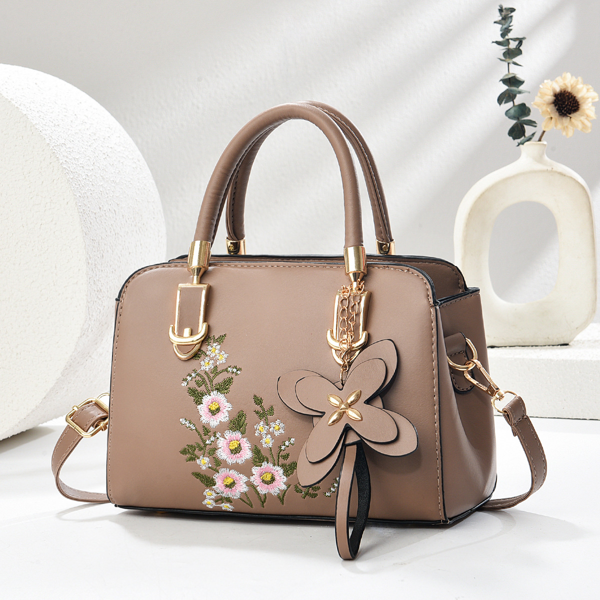 Bolso de mano bolso de madre bordado de estilo nacional bolso de mensajero de un solo hombro elegante y atmosférico