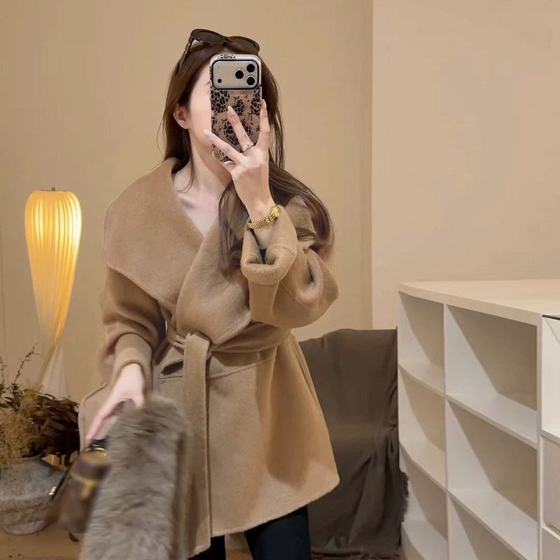 Luxurious Brown Double-Sided Woolen Coat for Women, 2025 Winter New Style, High-End Mid-Length Woolen Outerwear Luxurious Brown Double-Sided Woolen Coat for Women, 2025 Winter New Style, High-End Mid-Length Woolen Outerwear