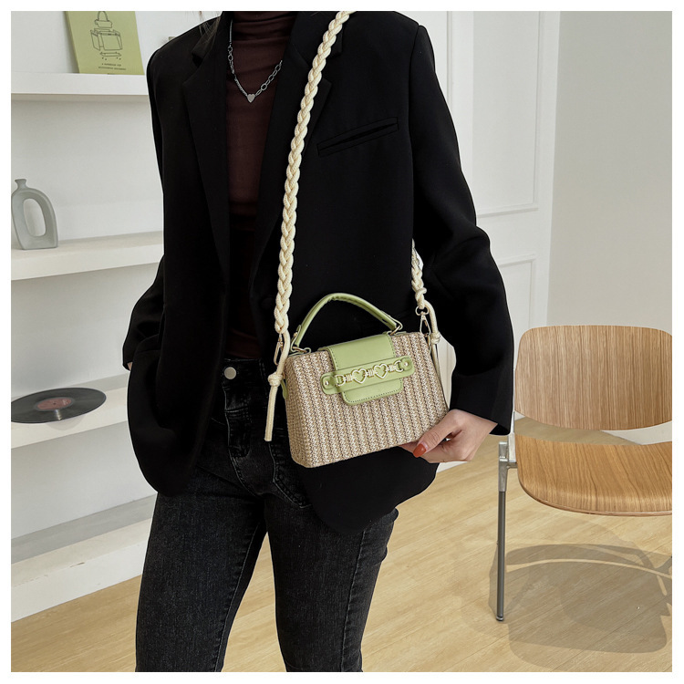 Women's Medium Straw Color Block Solid Color Vacation Beach Weave Magnetic Buckle Straw Bag display picture 15