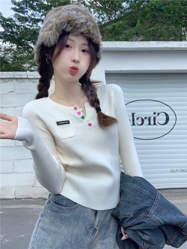 甜美别致内搭打底衫女2025春季新款爱心扣针织毛衣设计感短款上衣|undefined