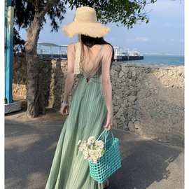 度假风淡绿色印花吊带连衣裙云南海边度假露背长裙夏