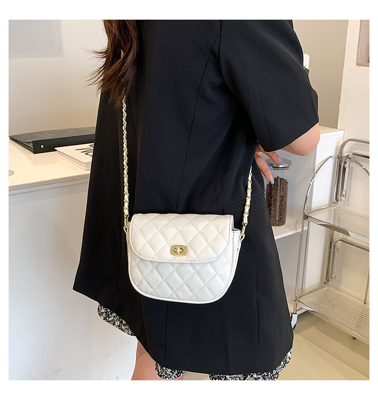 Fashion Solid Color Pearl Buckle Chain Bag display picture 3