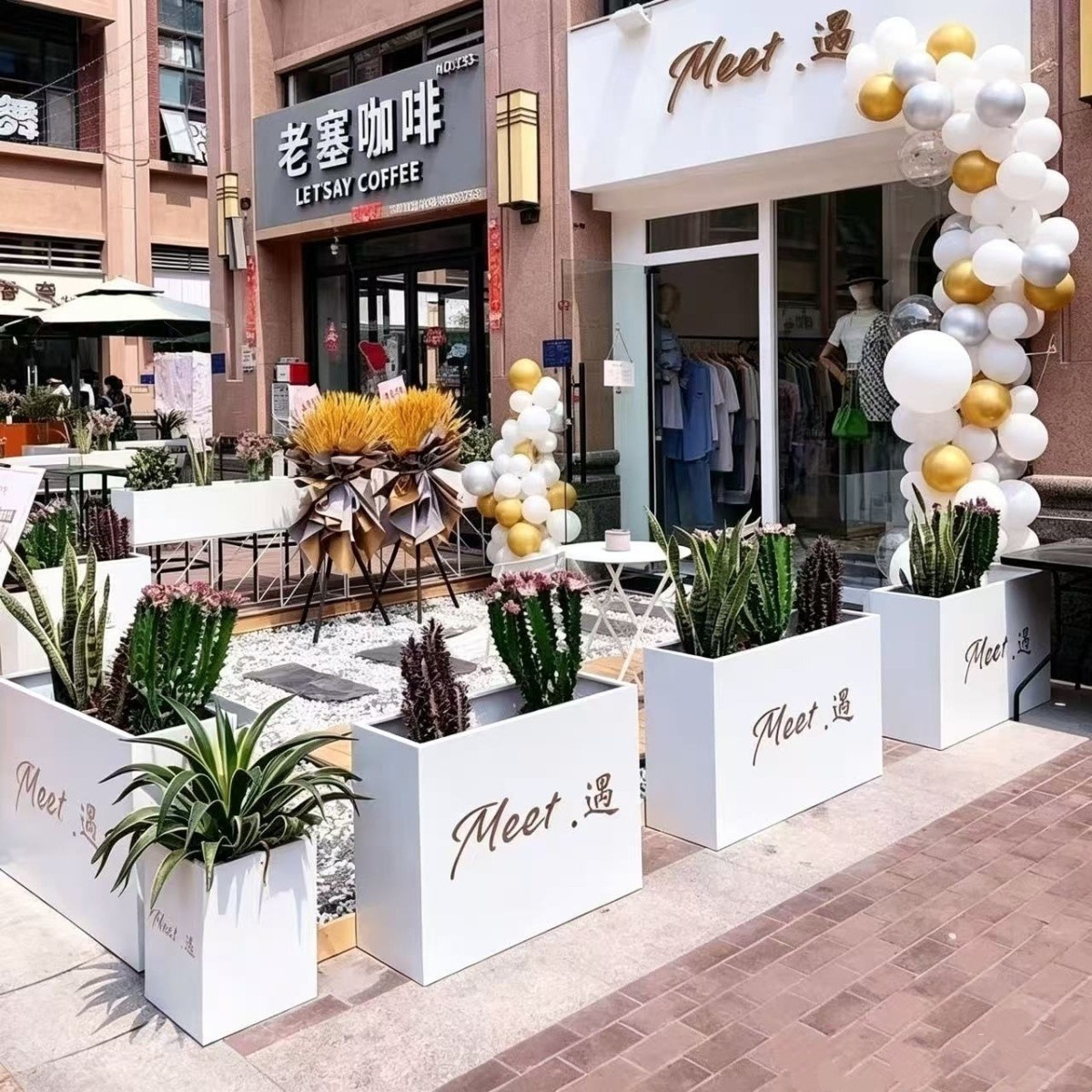 Outdoor flower boxes, rectangular combination planters, outdoor commercial street, milk tea shop, cafe, fence, partition, flower pots