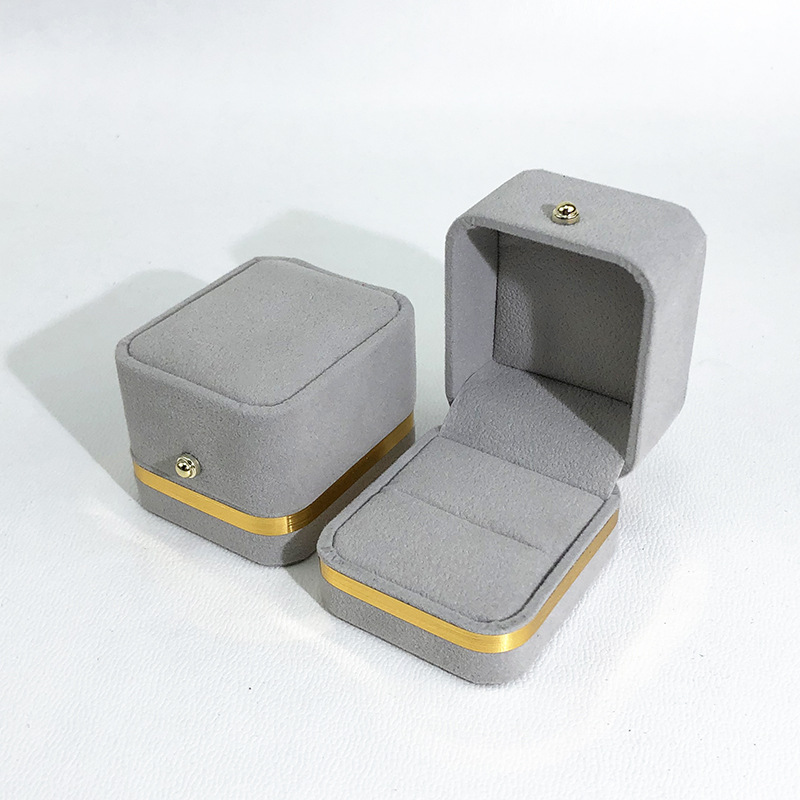 灰色戒指盒.jpg