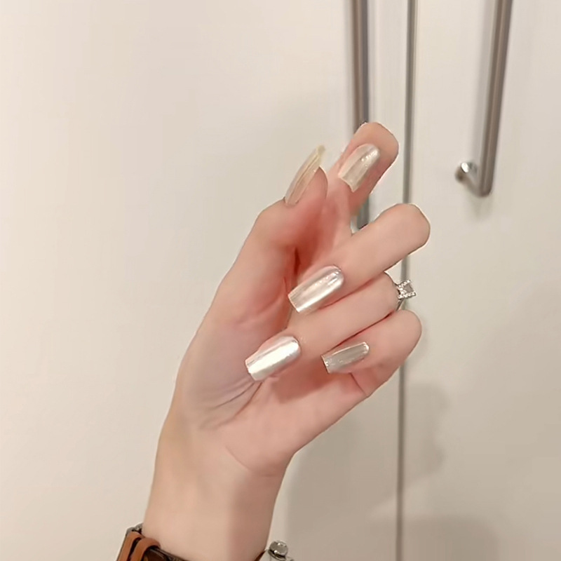 Wearable nail art with a high-end, elegant, and cat-eye design; a popular item on Douyin, featuring electroplated nail stickers, 30 pieces, and a detachable design Wearable nail art with a high-end, elegant, and cat-eye design; a popular item on Douyin, featuring electroplated nail stickers, 30 pieces, and a detachable design