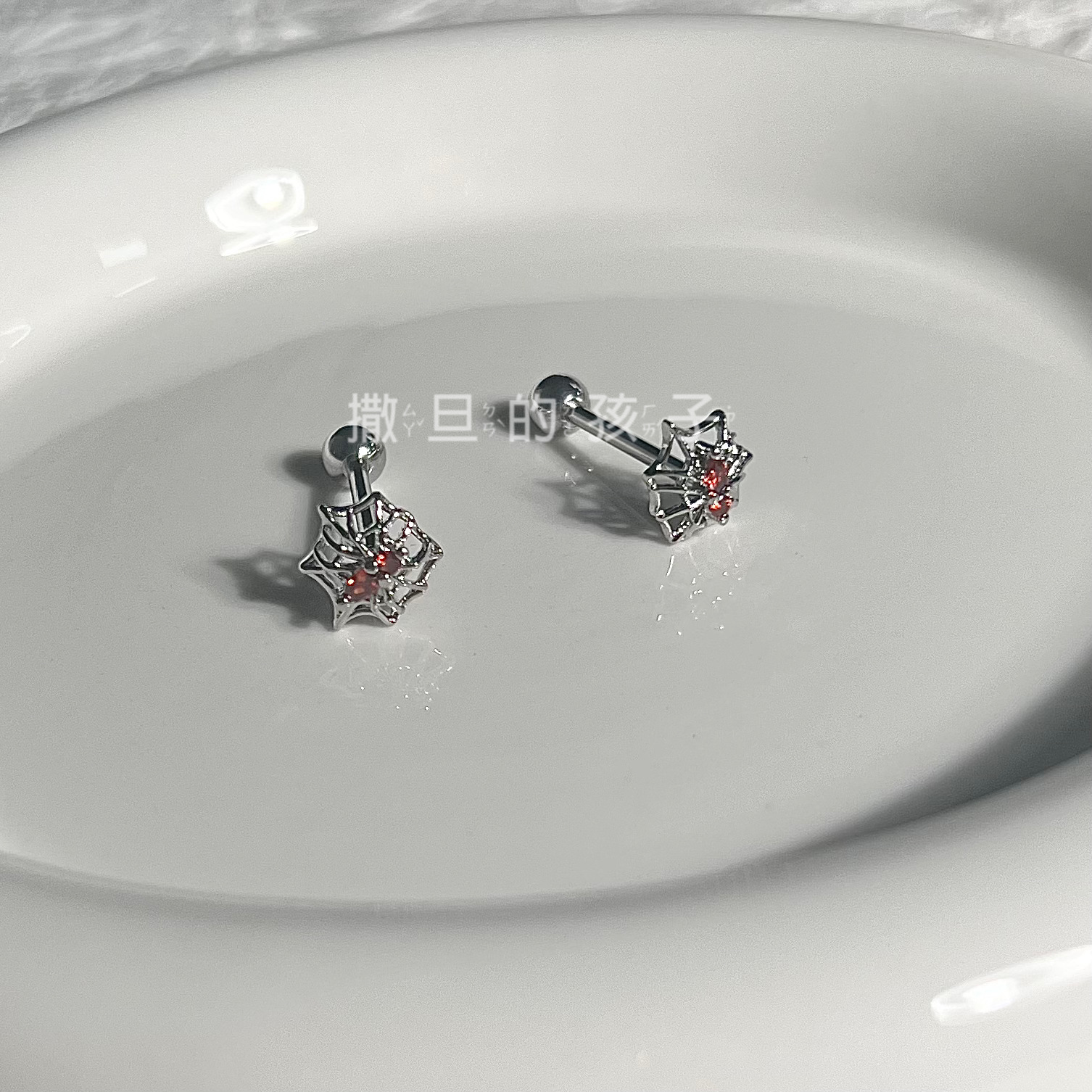 Silver pointed spike labret stud material detail