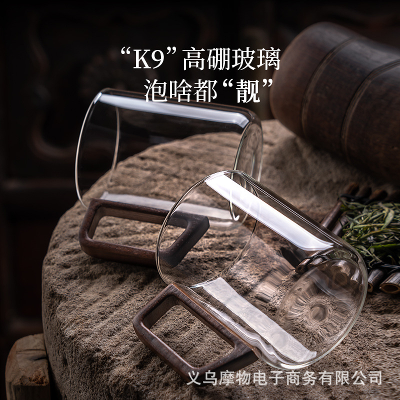 Juego de taza de agua de tetera de vidrio de alta gama de estilo chino, taza de té para la hospitalidad en el hogar, taza de bebida de alto valor con base de madera resistente a los trópicos