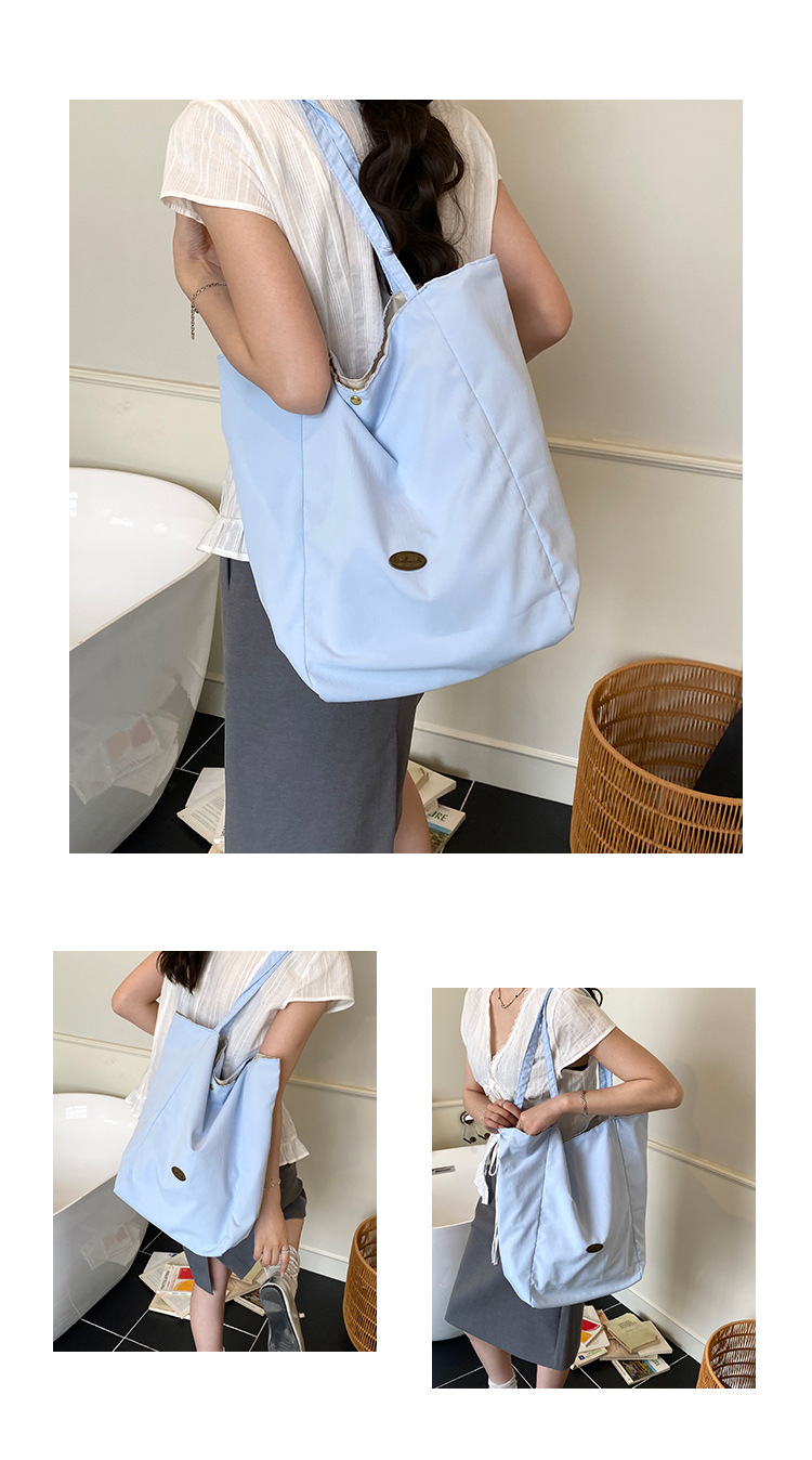 ins Korean-style laid-back single-shoulder bag, casual large-capacity black and white checkered tote bag, student commuting backpack for classes Application Scenario