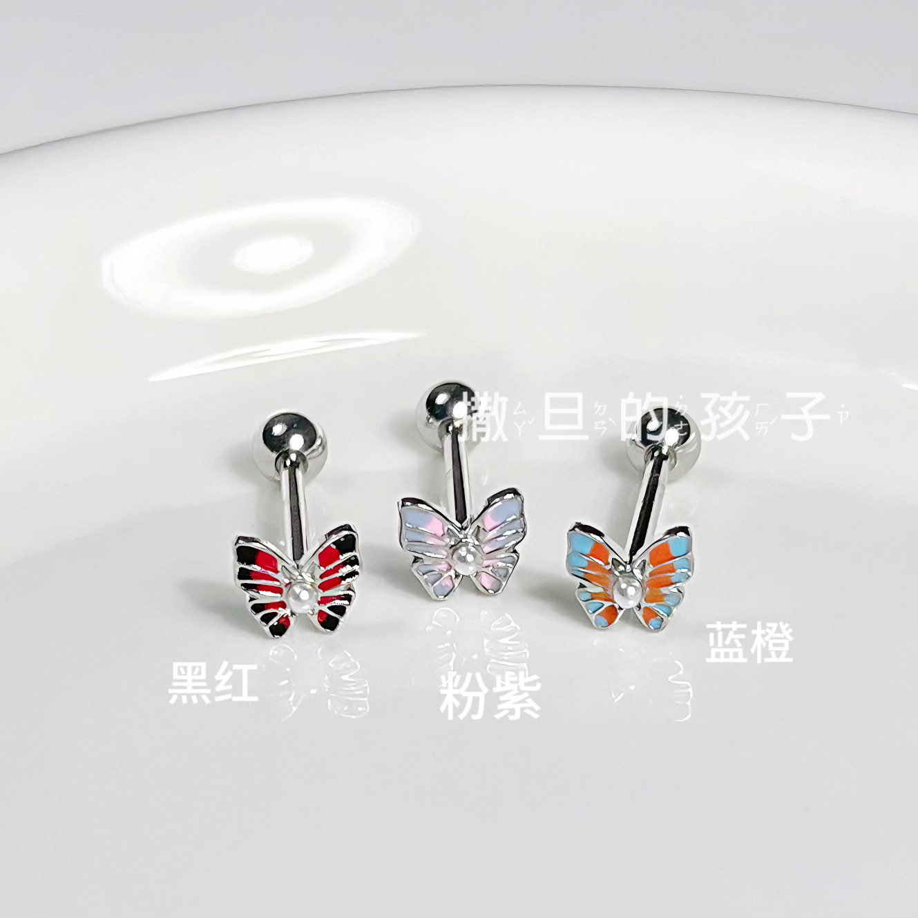 16G labret stud size and finish detail