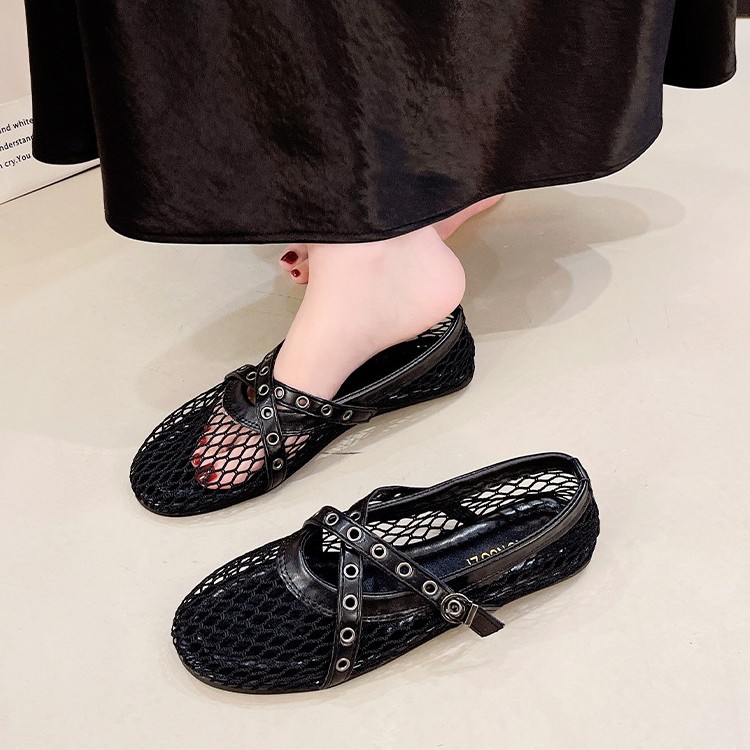 2026 primavera y verano nueva red redonda transpirable fondo plano antideslizante versátil ligero una hebilla de moda zapatos individuales