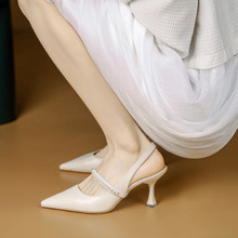 米白色包头凉鞋女夏法式新款时尚珍珠带不掉跟后空单鞋细跟高跟鞋
