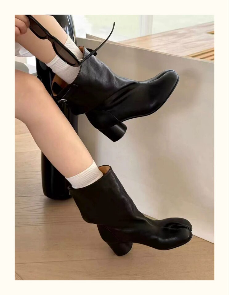 Bốt cổ ngắn da bò xẻ ngón ống rộng dáng nhún gót vuông khóa cài phong cách Hàn Quốc — màu đen chi tiết 7