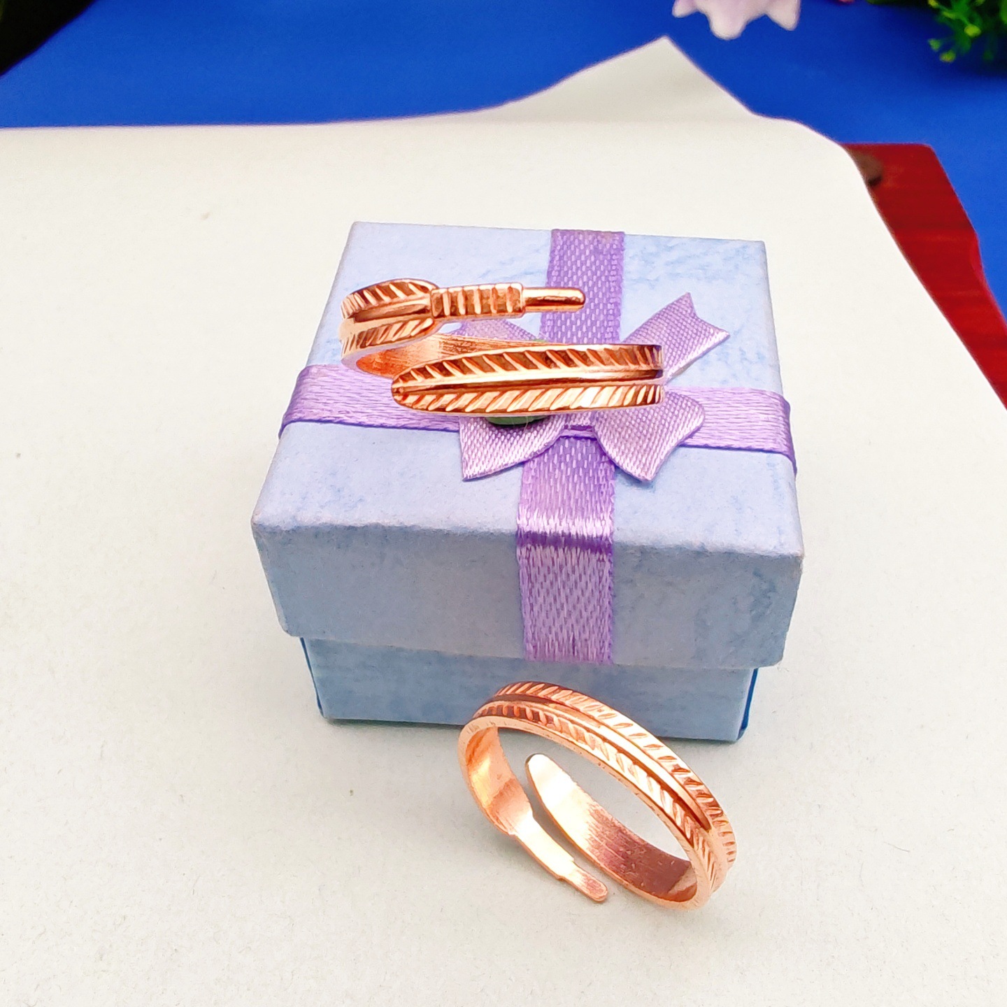 Fashionable and stylish ring, trendy on Instagram, leaf design, purple copper, adjustable open ring for the index finger, high-end feel, pure copper small leaf ring